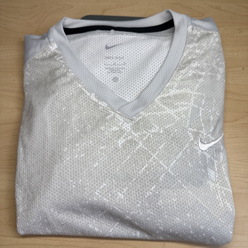 Nike Dri Fit Court Victory Tennis T Shirt Beige Abstract Print V Neck Men Large